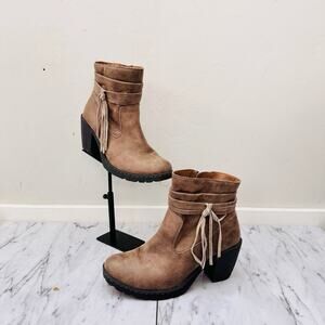 b.o.c. Alicudi ankle bootie Brown Suede Women’s Size 8